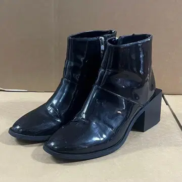 [ 공식 완판 ] monki 에나멜 블록 힐 숏부츠