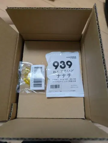 넨도로이드 나나치 특제 받침대 포함 미개봉품