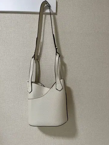 화이트 숄더백 버킷백 2way