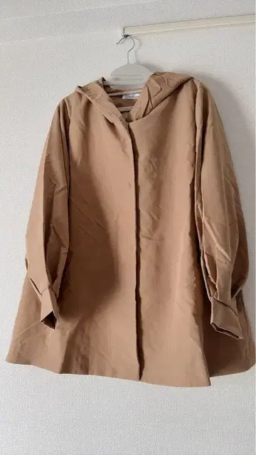 베이지 후드 부착 오버 사이즈 코트