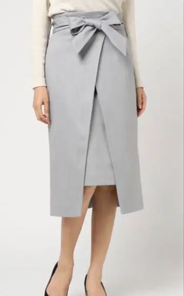 리본 포함 그레이 타이트 스커트