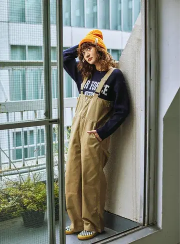 AVIREX Dickies 콜라보 베이지 살로펫 스트랩 디자인