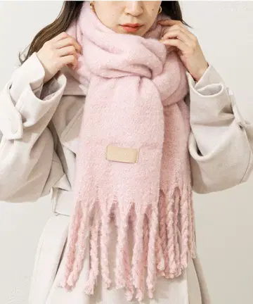 화이트 프린지 달린 머플러