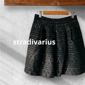 새상품 스트라디바리우스 기하학 패턴 플레어 스커트 블랙