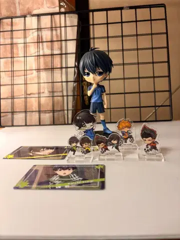 아크릴 스탠드와 피규어 세트