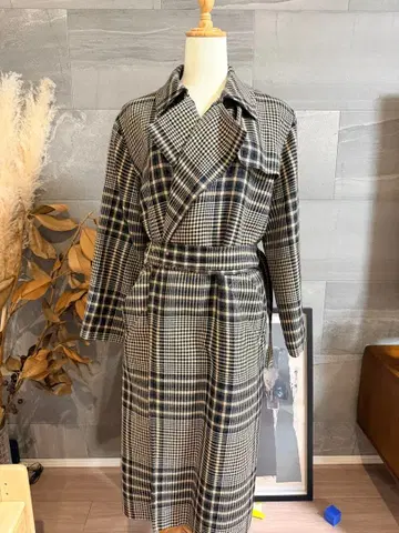 INED 체크 무늬 랩 코트