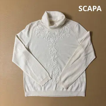 스캐파 자수 장식 아이보리 오프 터틀넥 니트 미사용품