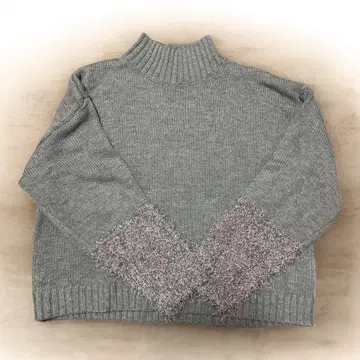 그레이 터틀넥 니트 스웨터