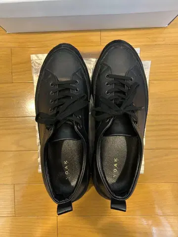 YOAK LORRY 블랙 스니커즈