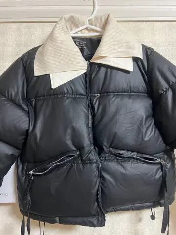 블랙 다운 자켓 화이트 카라 부착