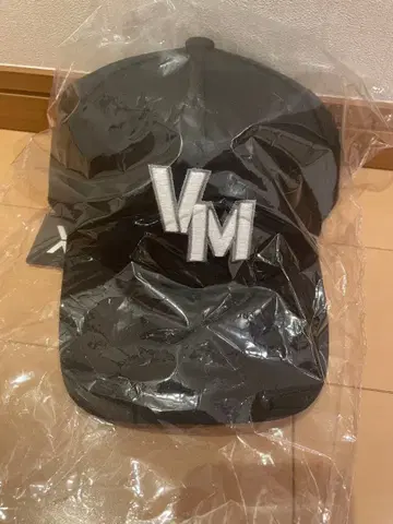 VM 로고 자수 블랙 캡 프리 사이즈