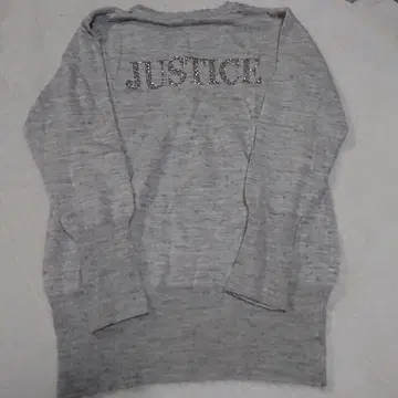 그레이 스웨터 버튼 포함