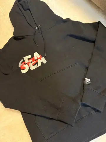 [레어] 갓 셀렉션 윈드앤씨 슬라이드 자수 로고 후드티 S 사이즈