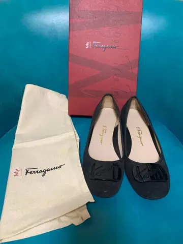 Ferragamo 블랙 펌프스 수납 가방 포함