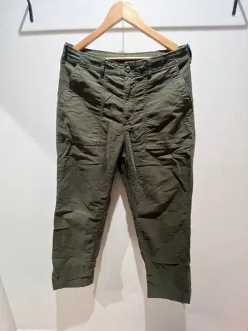 유니클로 베이커 팬츠 올리브 M 사이즈