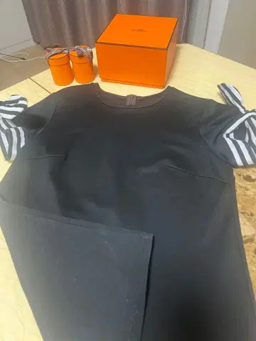 BORDERS 블랙 반팔 상의 38