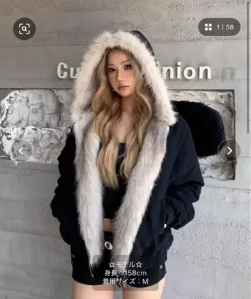 퍼 후드 블랙 다운 자켓 M 사이즈