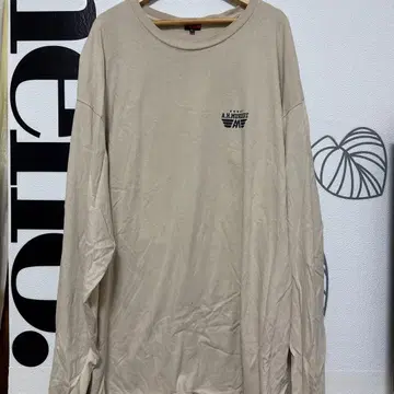 아무다즈 베이지 XL 그래픽 긴팔 티셔츠