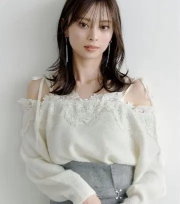 [ 새상품급 ] 레이스 트리밍 오프숄더 니트 풀오버 SNIDEL
