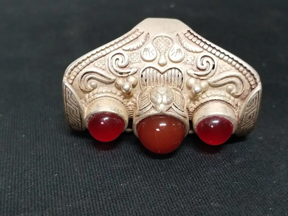 Katseye gemstone-encrusted brass ring