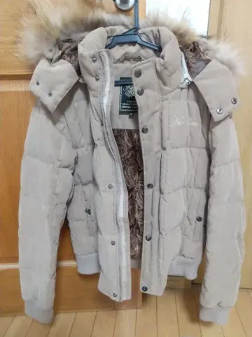 칼카니 M 사이즈 퍼 포함 베이지 패딩 자켓 KARL KANI