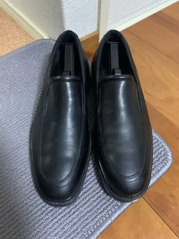 ECCO 블랙 가죽 슬립온 슈즈