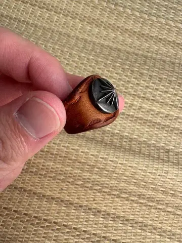 SAAD 가죽 반지 태양신 콘초 부착