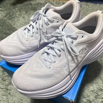HOKA 화이트 스니커즈 본다이8