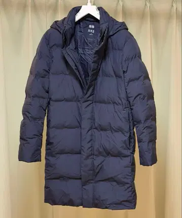 유니클로 심리스 다운 코트 남성용 M 사이즈