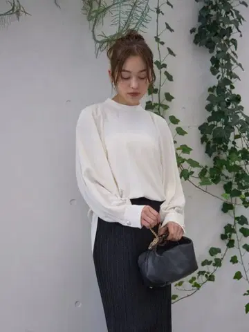 [택 포함 새상품] Rouge vif 볼륨 슬리브 블라우스