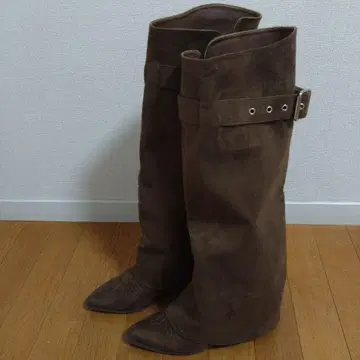 브라운 스웨이드 롱 부츠