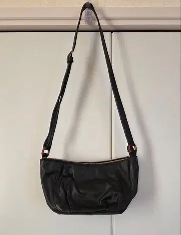 새상품급 Diu 블랙 가죽 숄더백