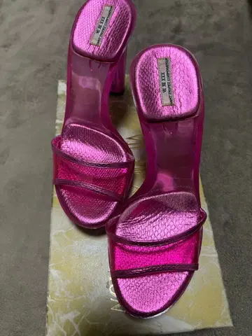 SEVEN TWELVE THIRTY 핑크 투명 플라스틱 하이힐 샌들