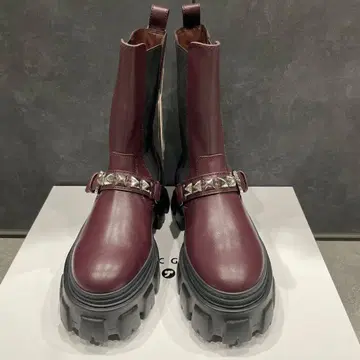 [ 인기 완판 ] 스터드 가죽 부츠 size24