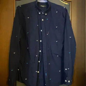 BLACK LABEL 네이비 자수 셔츠