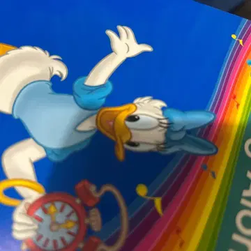 거래 중 도널드 덕 컬러풀 디자인