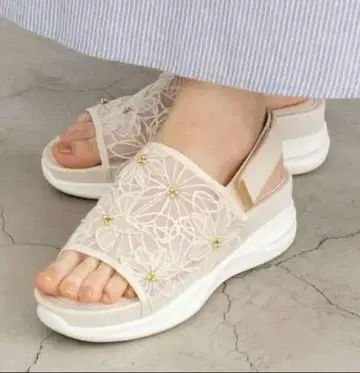 [ 미사용 새상품 ] RANDA 플라워 자수 시어 스포츠 샌들