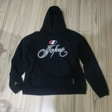 Joker 로고 자수 블랙 후드티