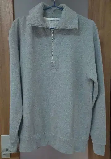 저널 스탠다드 하프 지퍼 맨투맨