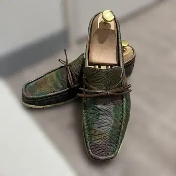 D. LEPORI 카모플라쥬 가죽 신발