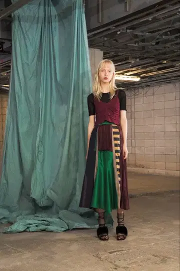 플리츠 믹스 스커트 UN3D. 아언쓰리드