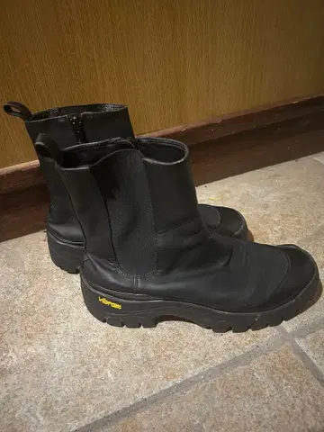 블랙 가죽 사이드 고어 부츠 비브람 밑창 스나이델 snidel