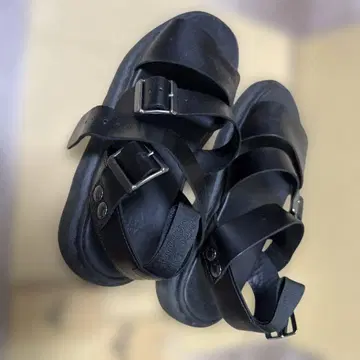 닥터마틴 블랙 스트랩 샌들