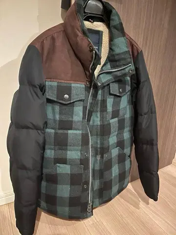 체크 무늬 다운 자켓