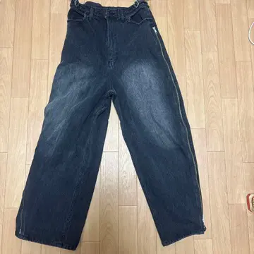 다크 그레이 스트레이트 레그 데님 L 사이즈