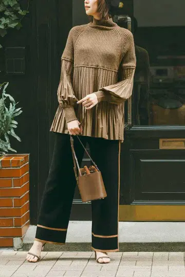 펠리시모 플리츠 도킹 니트 블라우스