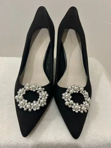 새상품급 RANDA 블랙 펄 비쥬 장식 스웨이드 하이힐