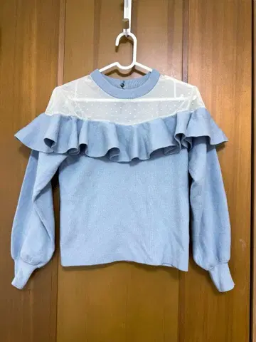 프릴 디자인 긴팔 니트 라이트 블루