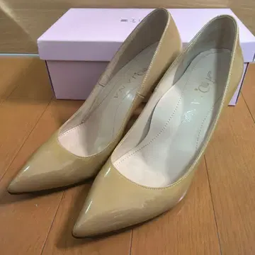 DIANA 심플 에나멜 하이힐 24cm 카멜