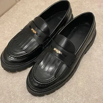 H&M 프린지 장식 블랙 로퍼